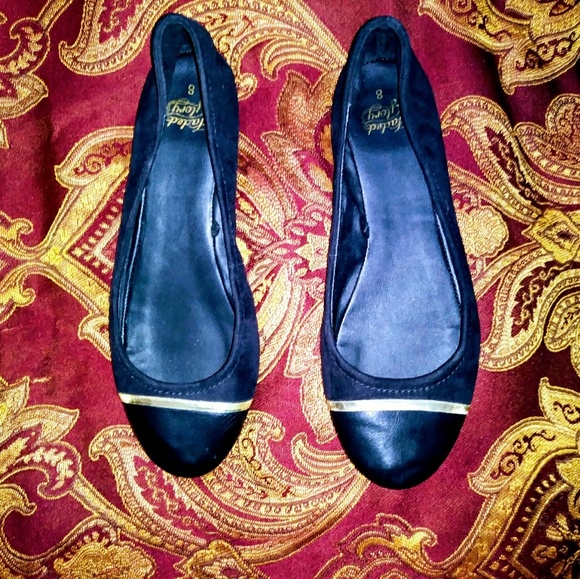 Flats💛 - Picture 7 of 7